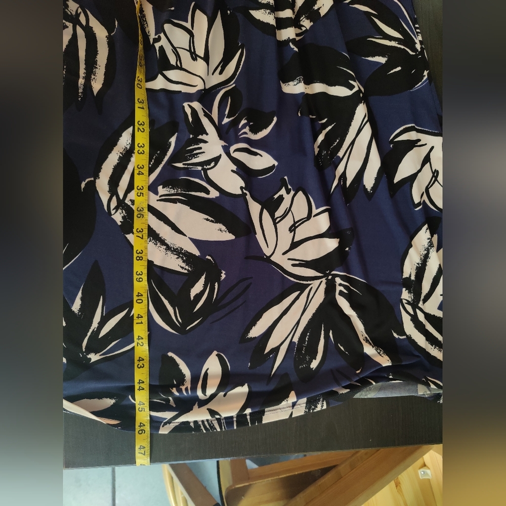 Vince Camuto women's Printed Ity Midi Dress w/Front Draping size 8 - Picture 10 of 12